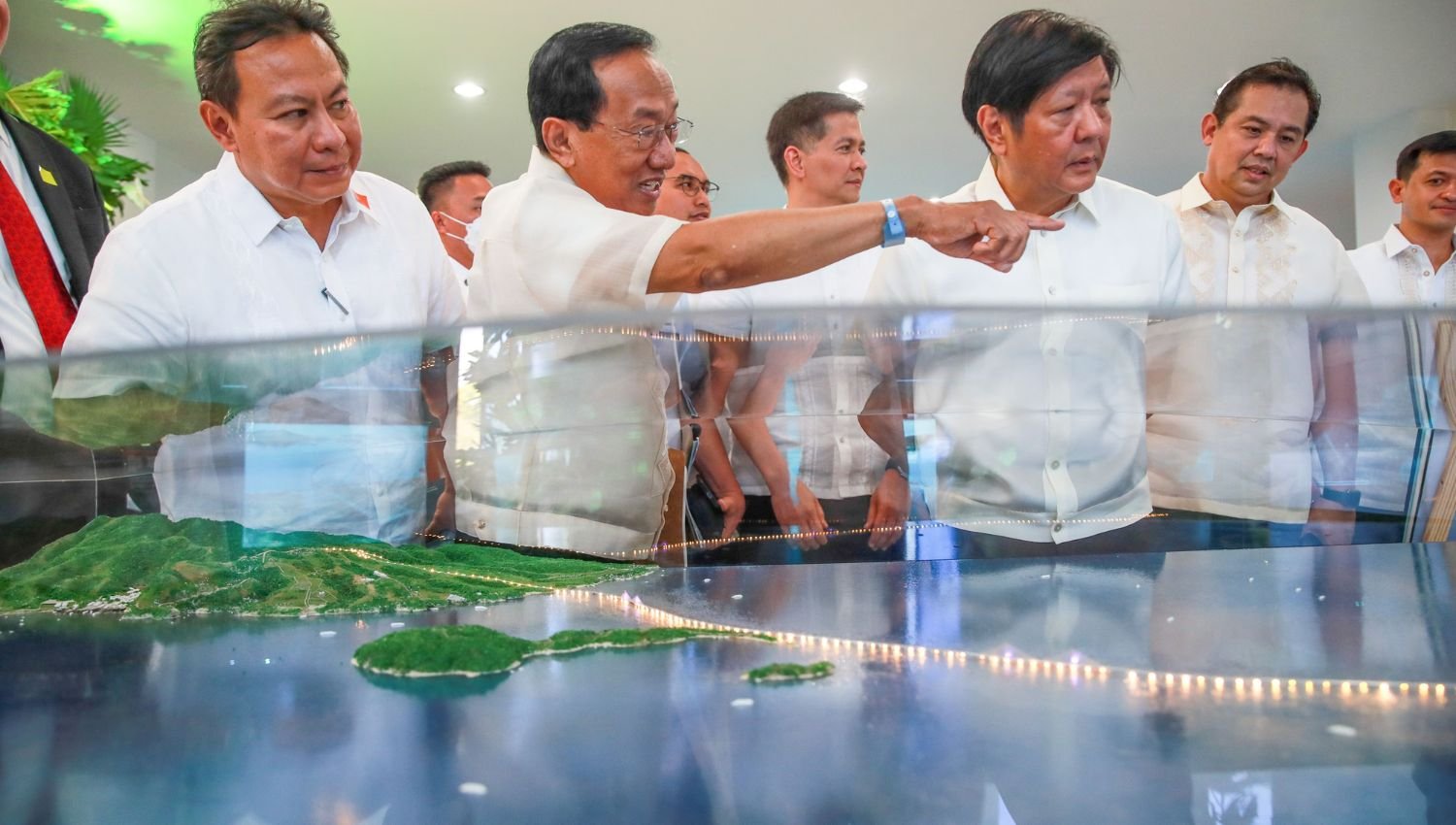 Dizon: Bataan-Cavite Interlink Bridge Won't Be Finished Under Marcos; Key Contracts to Be Awarded 'Very Soon'