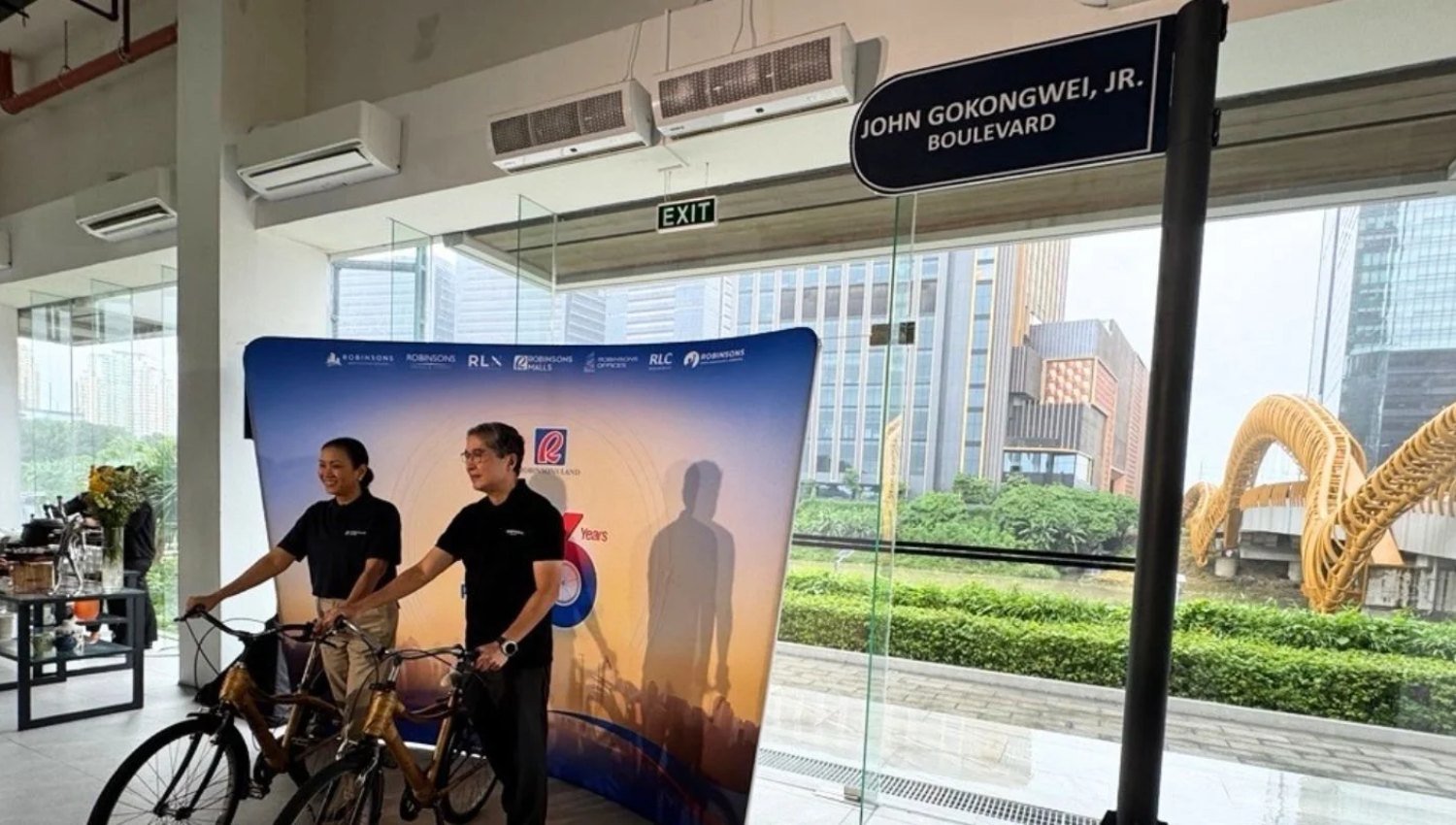 A Manila boulevard now carries John Gokongwei Jr.'s name