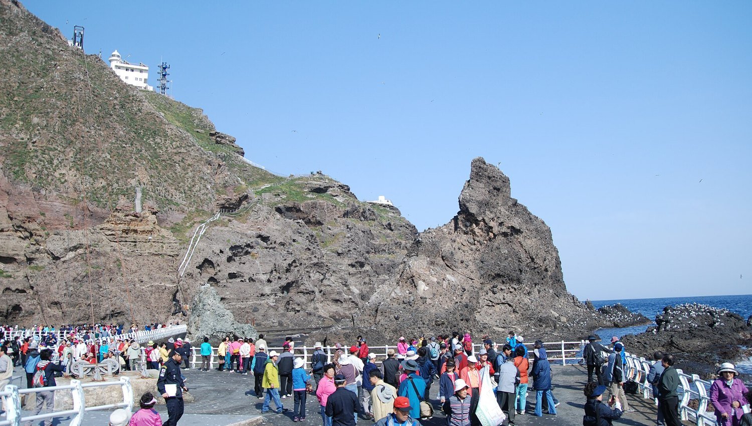 The Islands That Won't Let Seoul and Tokyo Move On